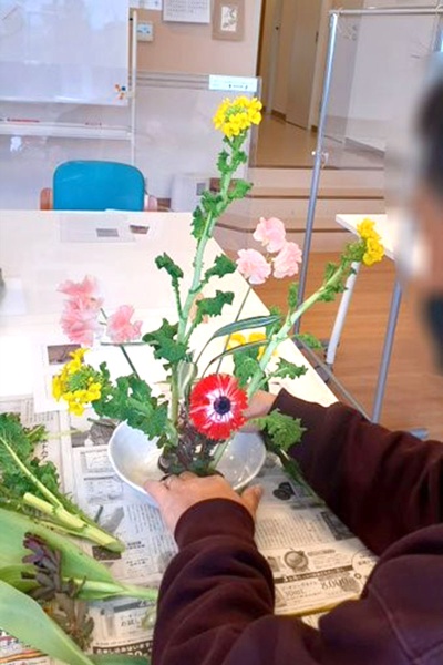 花と触れ合う新春生け花教室 花と触れ合う新春生け花教室
